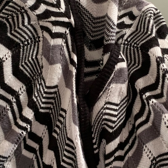 Fenn Wright Manson (M) woman’s sweater - Picture 9 of 10